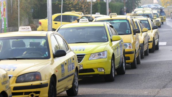 Хванаха нелегално такси в Сливен