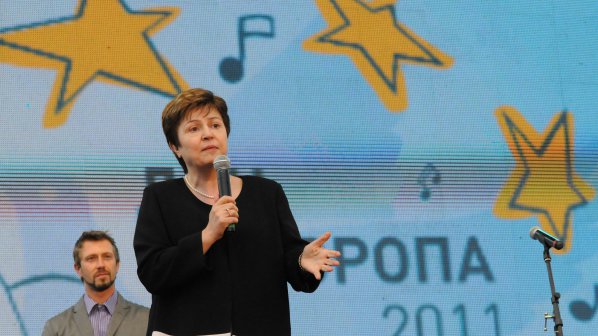 Кристалина Георгиева ще посети бежанците във Враждебна