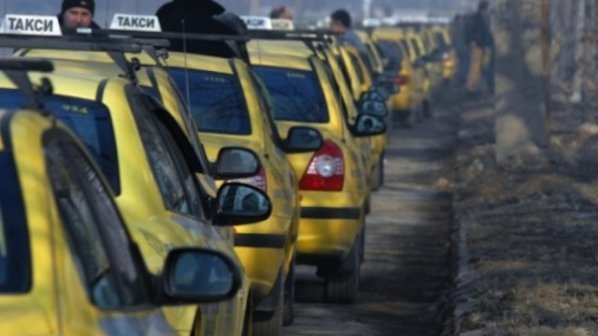 Таксиджии се млатиха с железа в Студентски град