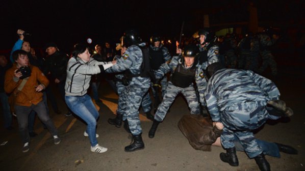 Близо 400 арестувани в Москва при безредиците тази нощ