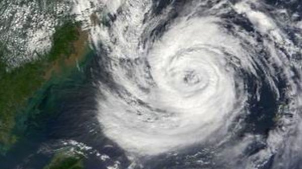 Япония се готви за най-мощния тайфун от 10 години