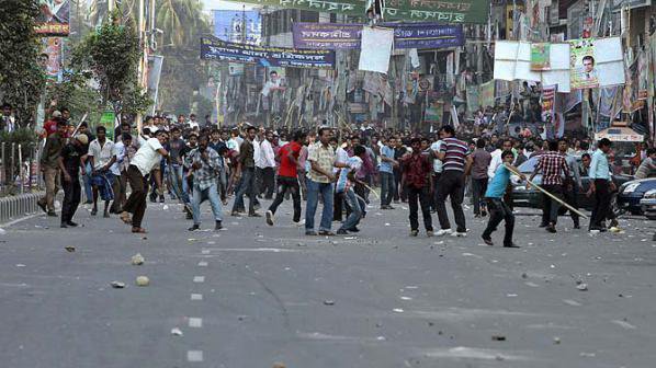 Двама убити по време на опозиционна стачка в Бангладеш