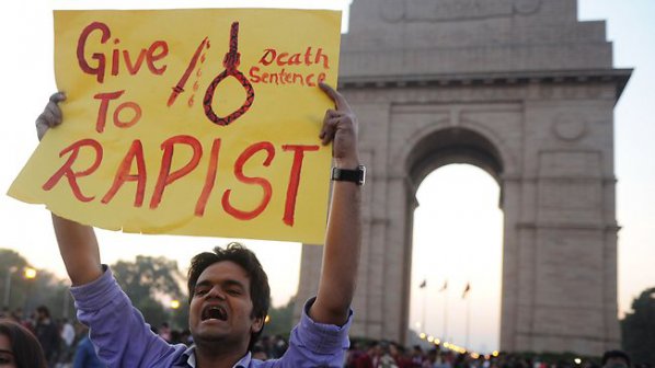 Изнасилиха групово и подпалиха 14-годишно момиче в Индия