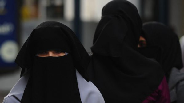 Жени излязоха на протест в Саудитска Арабия, искат права да шофират