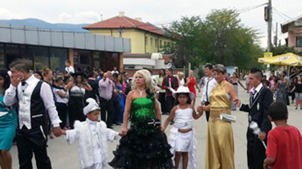 Жители на Хасково се жалват от ромските сватби