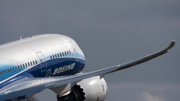 Самолет Боинг 757 е кацнал аварийно на остров в Карибско море