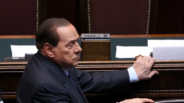Съдят Берлускони по ново дело за подкуп