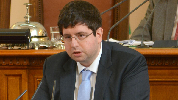 Чобанов заварил трактористи и лесовъди в Министерството на финансите (обновена)