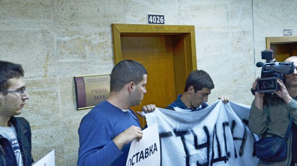 &quot;Нувел обзерватьор&quot;: Българските студенти започнаха морална революция