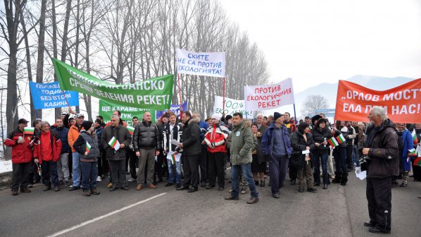 Банско и Разлог отново на бунт, блокират Е-79