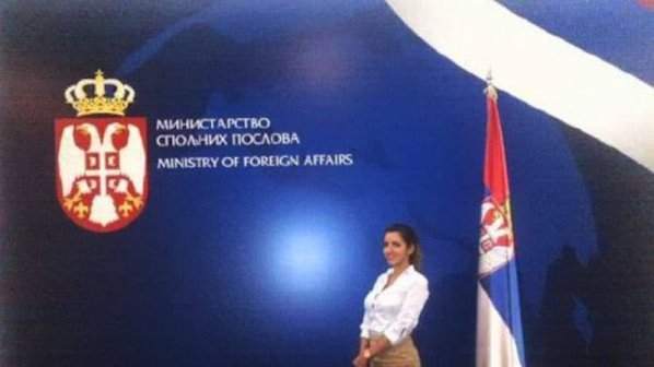 Сръбска дипломатка се съблече (снимки 18+)