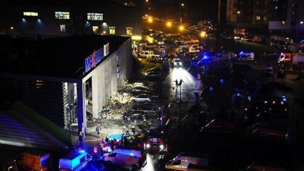 52 станаха жертвите на срутването в супермаркета в Рига