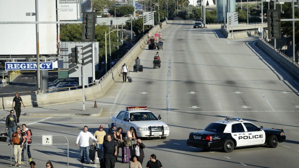 Автомобилна катастрофа предизвика паника на летището в Лос Анджелис
