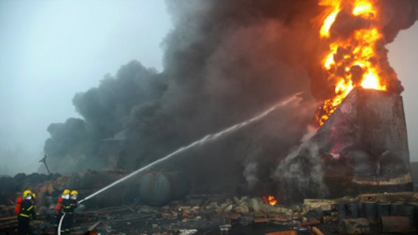 Загиналите при взрива на петролопровод в Източен Китай станаха 47