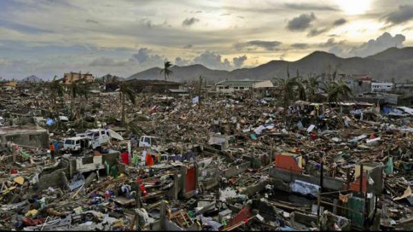 Броят на жертвите на тайфуна във Филипините достигна 5 500 души