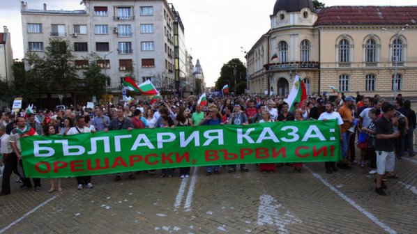 Български емигранти и студенти ще атакуват кабинета &quot;Орешарски&quot; по Коледа