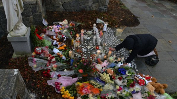 Една година след масовото убийство в Кънектикът, мотивите остават неясни