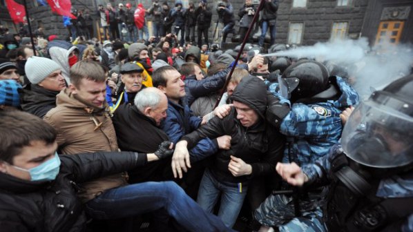 Нови сблъсъци на проевропейските протести в Киев (видео)