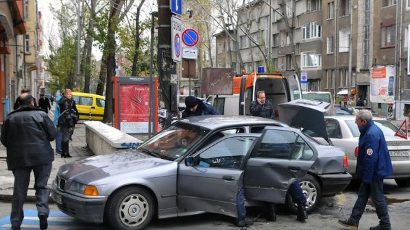 Възрастна жена пострада при катастрофа в София (снимки)