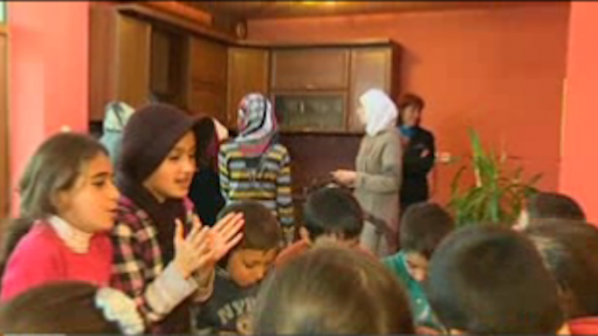 8 семейства бежанци вече живеят в хотела на Холифийлд