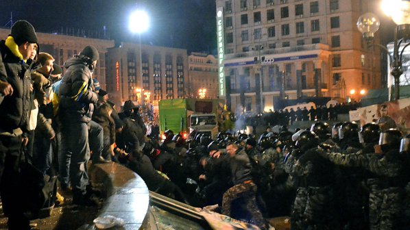 Милицията би демонстранти в Киев (обновена)
