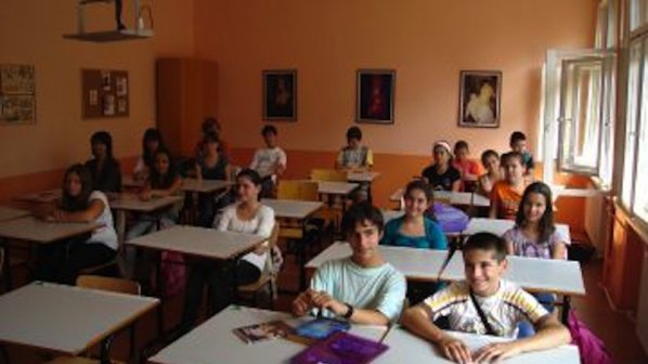 Българските ученици на дъното в света по математика и четене според проучване