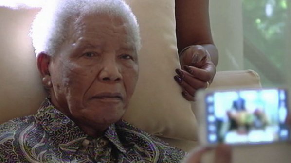 Мандела продължава да се бори