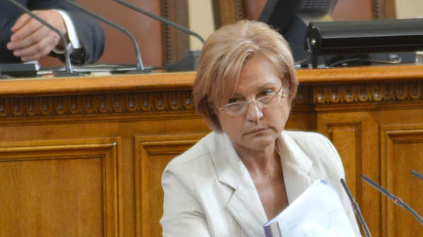 Менда Стоянова: Ниското доверие в кабинета е шанс за непопулярни рефотми