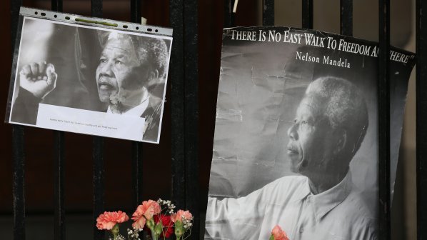 Светът скърби за Нелсън Мандела (видео+галерия)