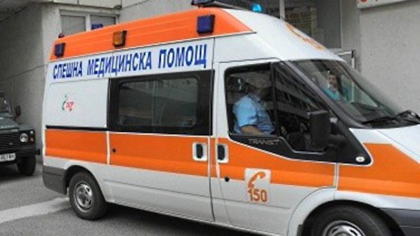 Велосипедист се озова в болница след удар в камион
