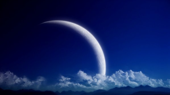Нова луна се ражда край Сатурн