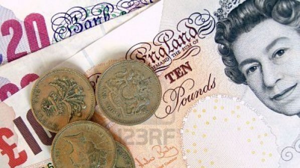 Британия пуска пластмасови банкноти (снимка)
