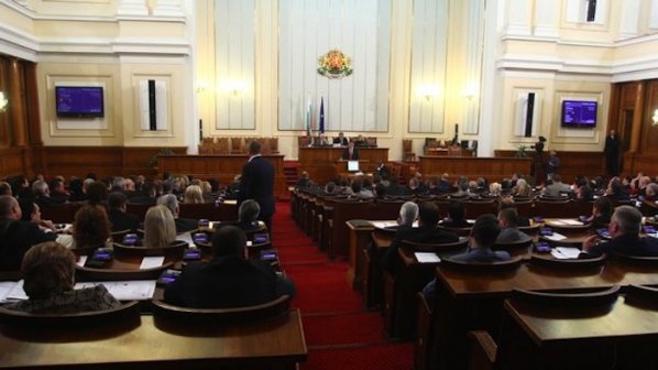 Депутатите не приеха предложението за ранно пенсиониране (видео)