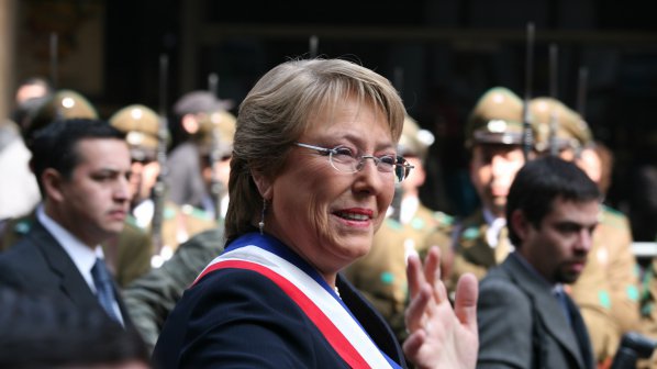 Мишел Бачелет печели президентския вот в Чили