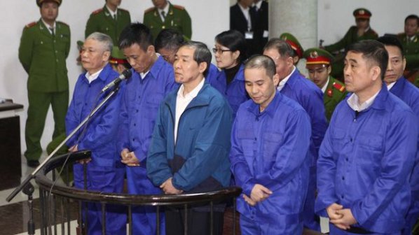 Осъдиха на смърт двама директори на държавна компания във Виетнам