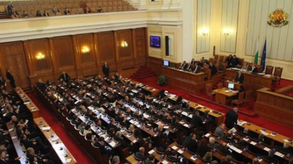 Парламентът почете с минута мълчание паметта на шестте ястребинчета