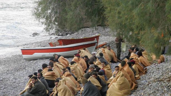 Близо 100 имигранти са спасени край бреговете на Гърция
