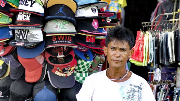 Манила забрани носенето на шапки в мола