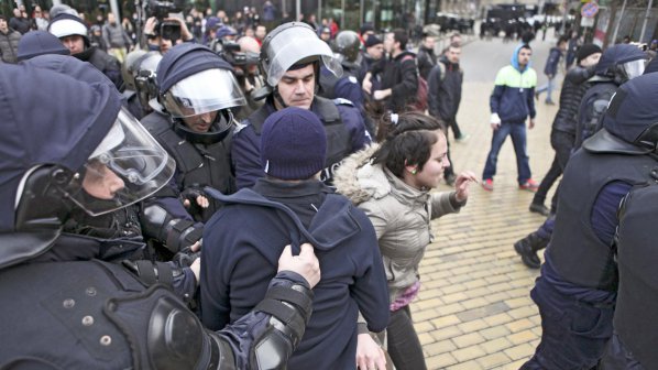 Сп. &quot;Икономист&quot;: В България има висок риск от социални бунтове през 2014 г.