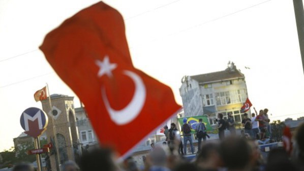 Стотици поискаха оставката на Ердоган в Истанбул