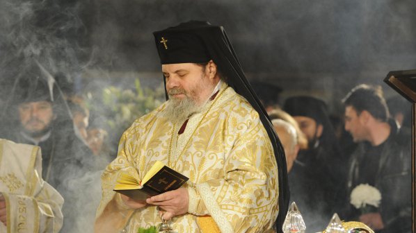 Великотърновският митрополит се назначил за игумен на 8 манастира