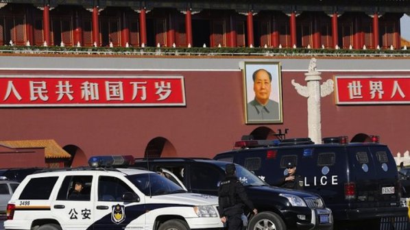 Китайската полиция уби 8 души при терористично нападение