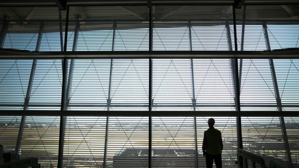 Британски депутат брои румънци на летище в Лондон
