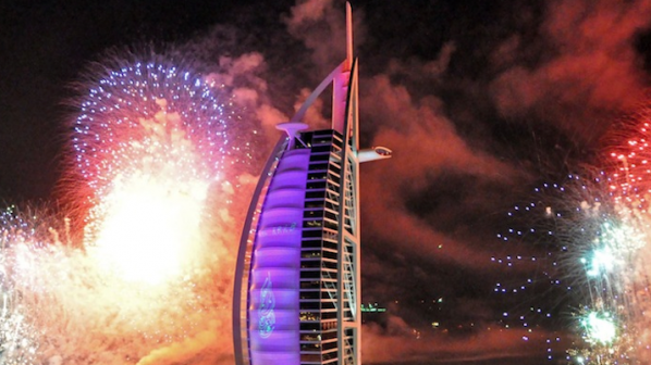 Новогодишните фойерверки в Дубай счупиха рекордите (видео)