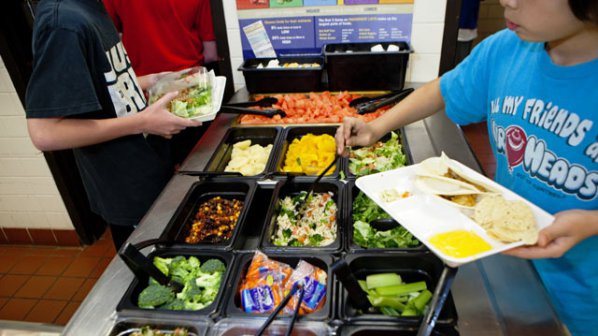 В САЩ облекчиха правилата за хранене в училище