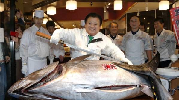 Купиха огромна риба тон за 70 000 долара в Токио