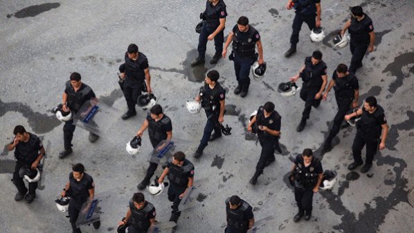 Уволниха началниците на 16 провинции в Турция