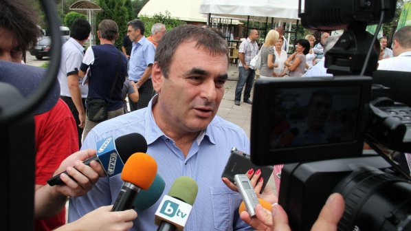 Министър Папазов: Не е отминала опасността от стачка