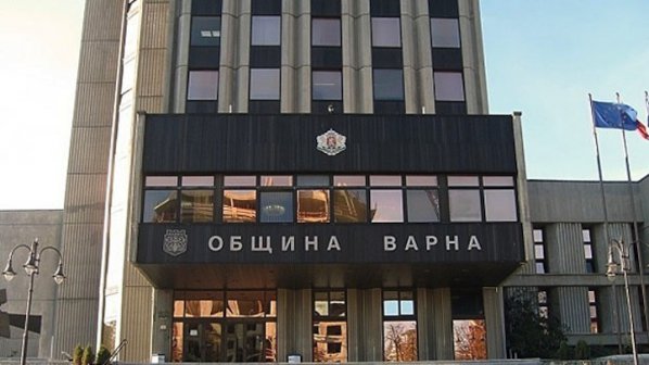 Общинарите във Варна си гласуват седемкратно увеличение на заплатите