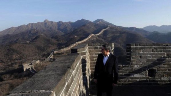 Плевнелиев се разходи по Китайската стена (снимка)